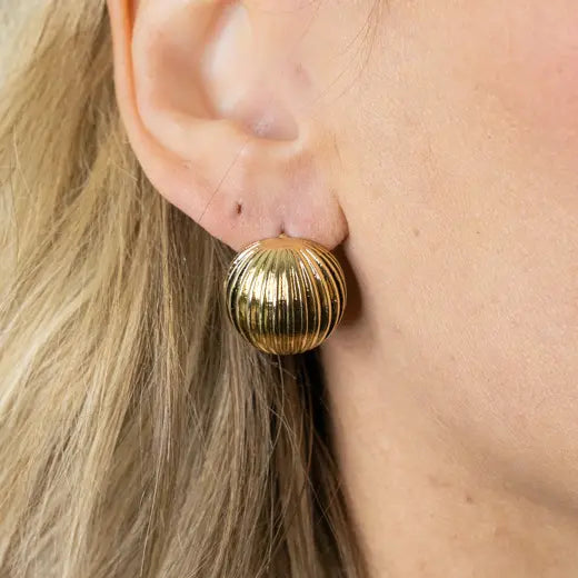 CIRCE || Gold Shell Earrings