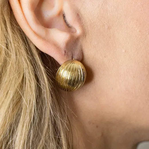 CIRCE || Gold Shell Earrings