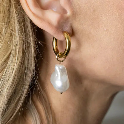 ALARA || Retro Pearl Earrings