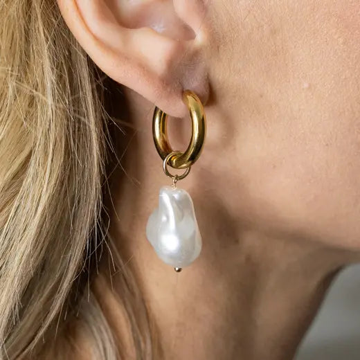 ALARA || Retro Pearl Earrings