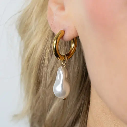 ALARA || Retro Pearl Earrings