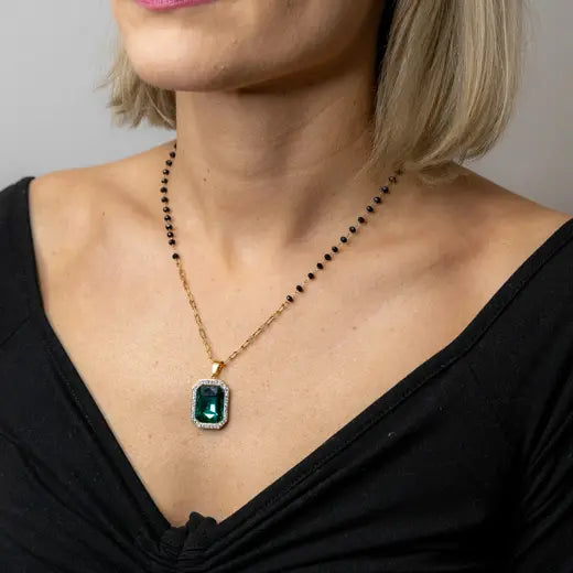 NYLA || Handmade Necklace with Onyx and Emerald