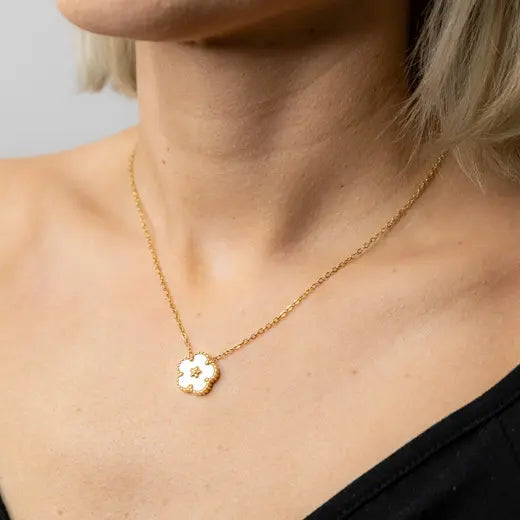 ELARA || Minimalist Necklace with a Flower