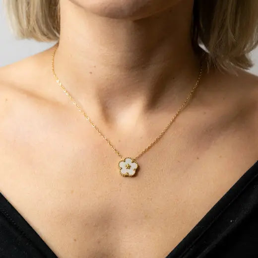 ELARA || Minimalist Necklace with a Flower